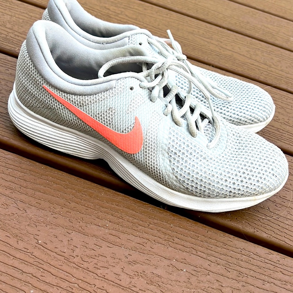 Nike Revolution 4 women’s size 9.5